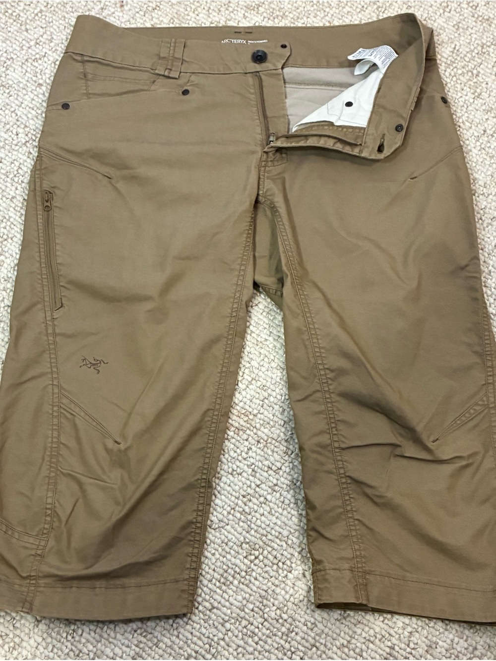 Arc'teryx Men's A2B Commuter Riding/Hiking Long Shorts, size 34